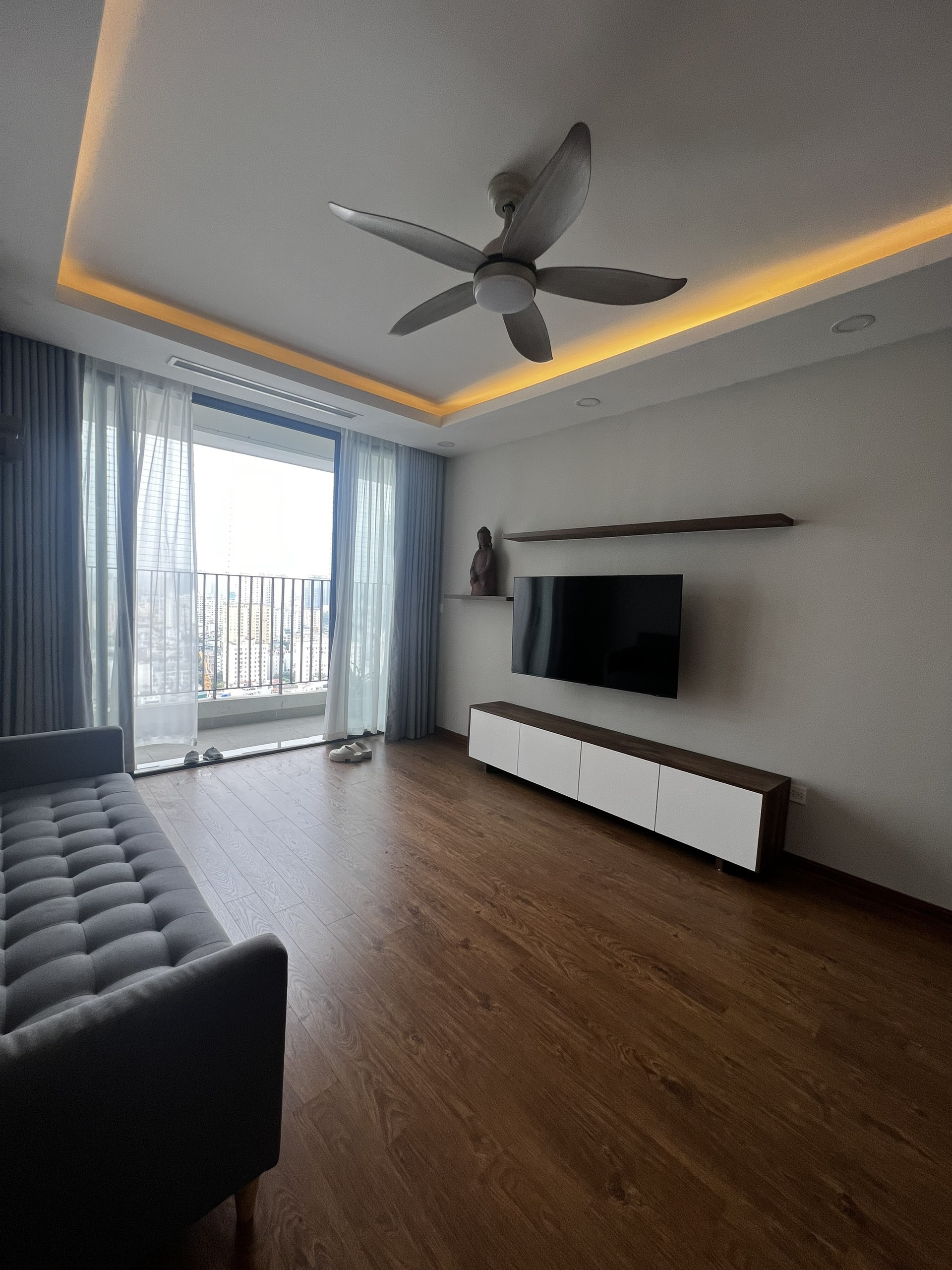 Cho thuê căn hộ cao cấp 3PN chung cư The Park Home Cầu Giấy 135m2 full đồ giá 23tr. LH: 0906212358