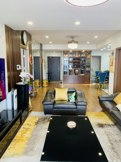 Cho thuê chung cư Discovery Complex Cầu Giấy 3 ngủ full đồ 137m giá cực tốt, xem nhà 24/7. LH: 0523535828