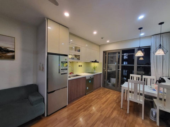 Cần nhượng lại căn hộ Home City Trung Kính, 2 phòng ngủ, 2 vệ sinh, nội thất cơ bản, giá chỉ 6 tỷ