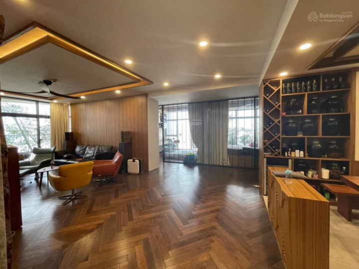 Cần Bán Gấp Căn Hộ Chung Cư Discovery Complex 302 Cầu Giấy, DT 137m2, 3PN, 2VS, Full Nội Thất.