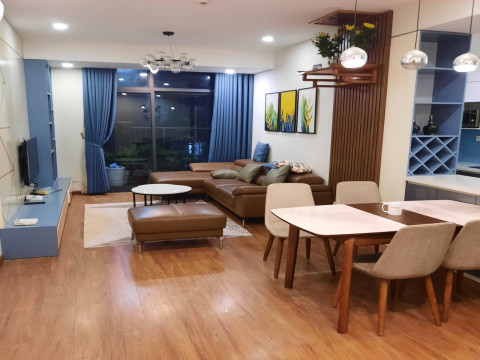 Cần cho thuê nhanh căn hộ chung cư 100m Discovery Complex, full đồ, 17 triệu.