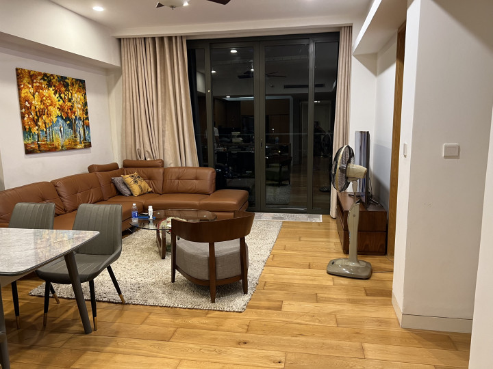 Chính chủ cho thuê căn hộ 3 phòng ngủ, 131m2  tòa IPH Xuân Thủy full nội thất, vào ở ngay